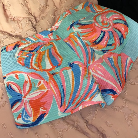 Never worn Lilly Pulitzer shorts - Picture 4 of 4